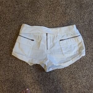 White Cropped Shorts with Zipper Details